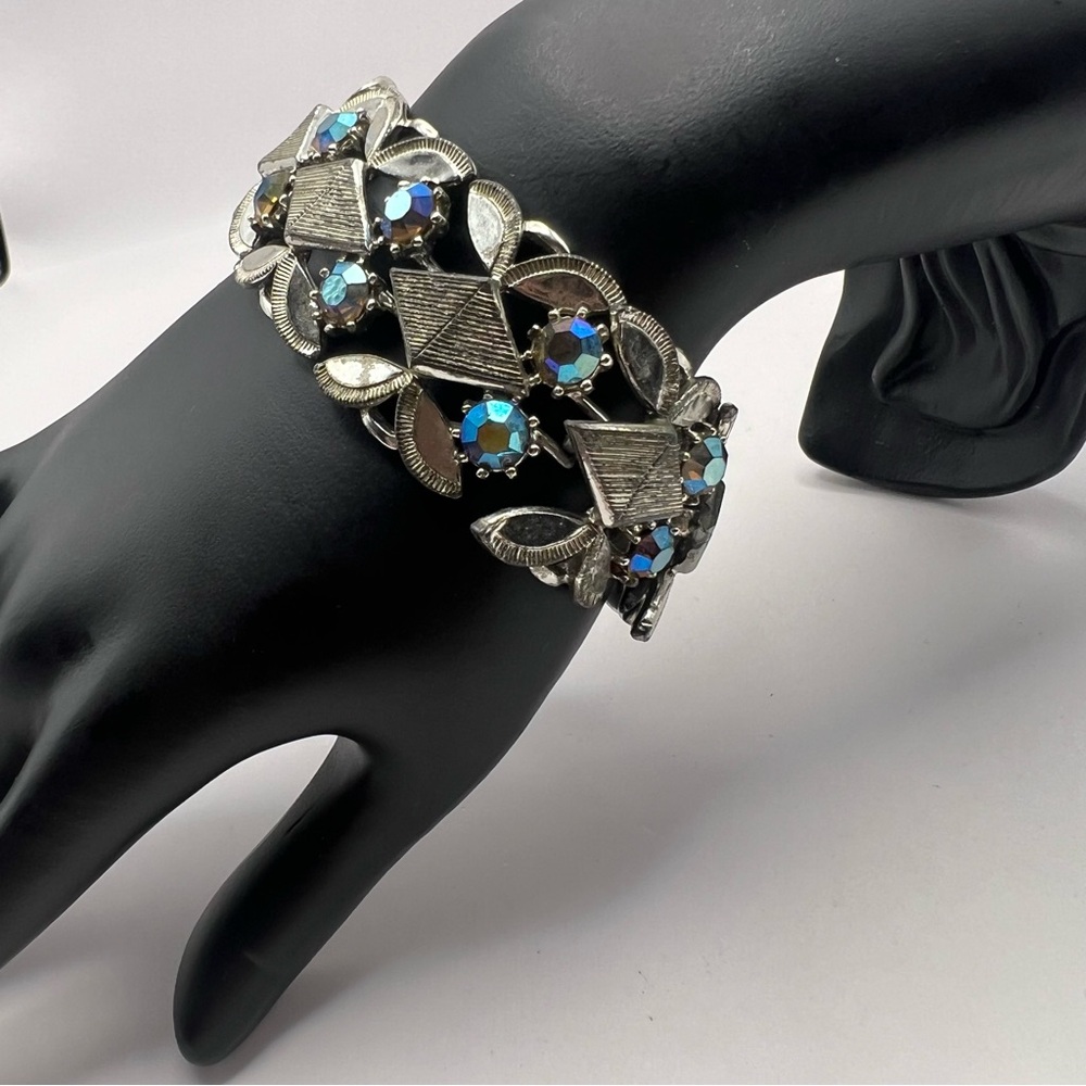 Elegant Silver Tone & Purple AB Vintage Panel Bracelet Size 6.5 - Picture 10 of 11